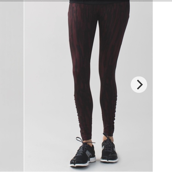 Lululemon Speed Tight IV
Painted Animal Bordeaux Drama Black / Black size 8 - Picture 6 of 16